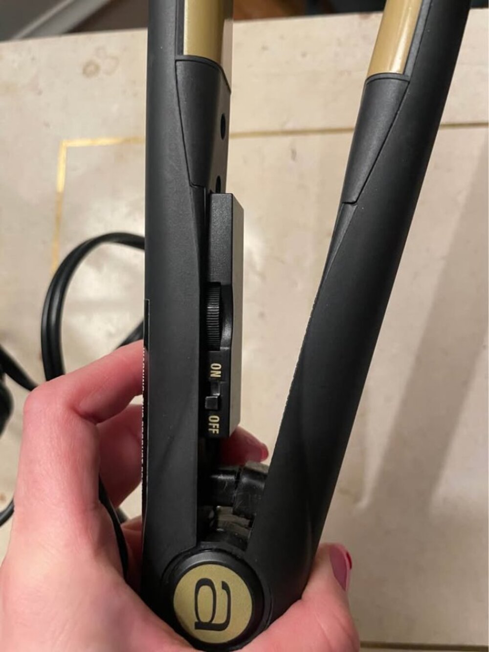 Andis Ceramic Hair Straightener